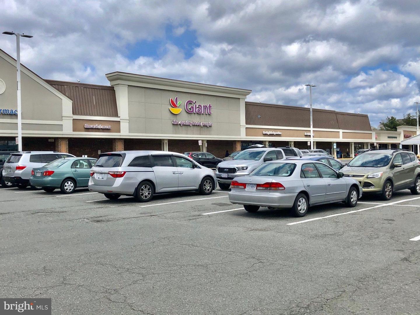 8006 NORTHUMBERLAND RD, SPRINGFIELD, Virginia 22153, 4 Bedrooms Bedrooms, 8 Rooms Rooms,4 BathroomsBathrooms,Residential,For sale,8006 NORTHUMBERLAND RD,VAFX2267086 MLS # VAFX2267086