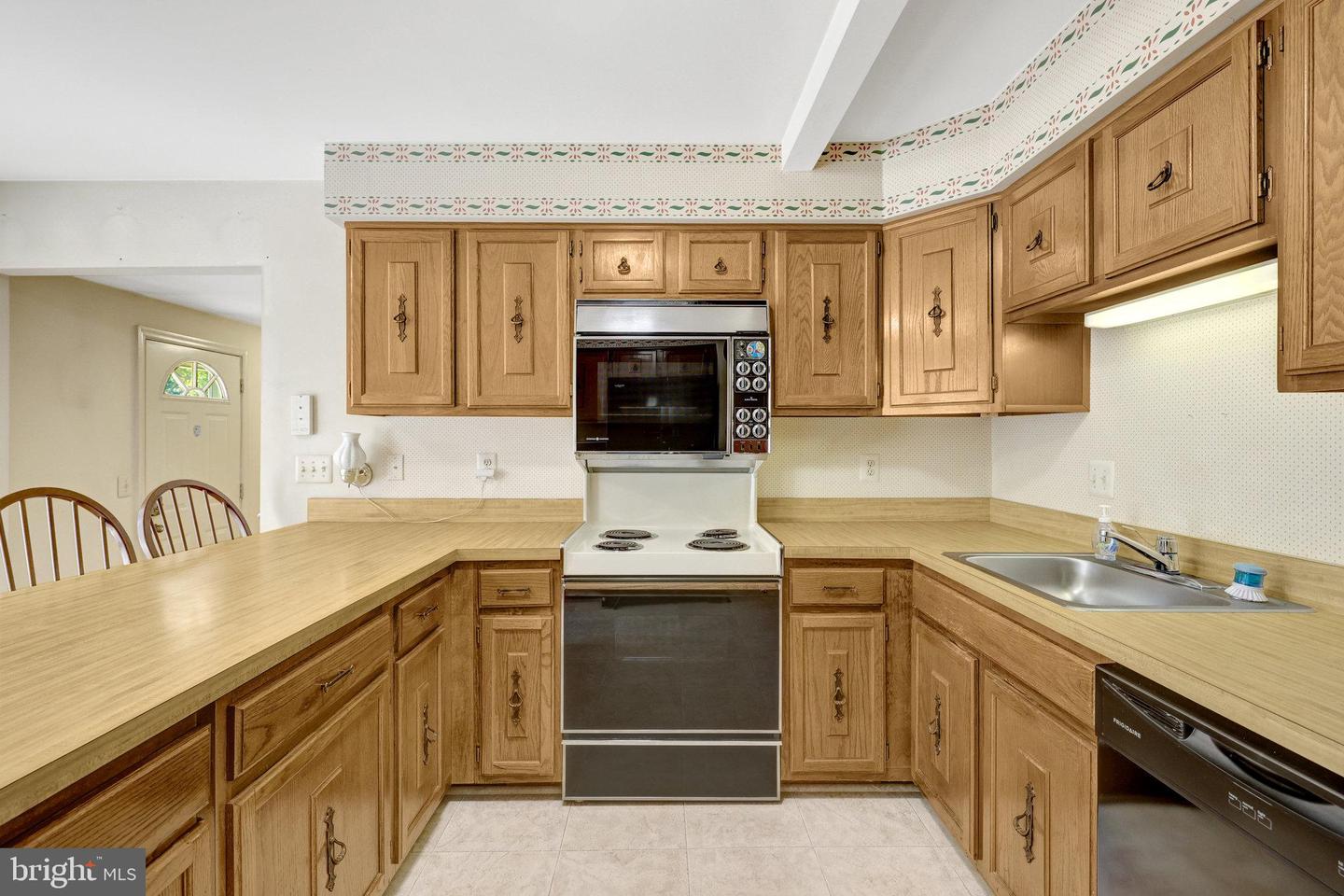 1402 BAKERS CREEK CT, HERNDON, Virginia 20170, 4 Bedrooms Bedrooms, ,3 BathroomsBathrooms,Residential,For sale,1402 BAKERS CREEK CT,VAFX2267374 MLS # VAFX2267374