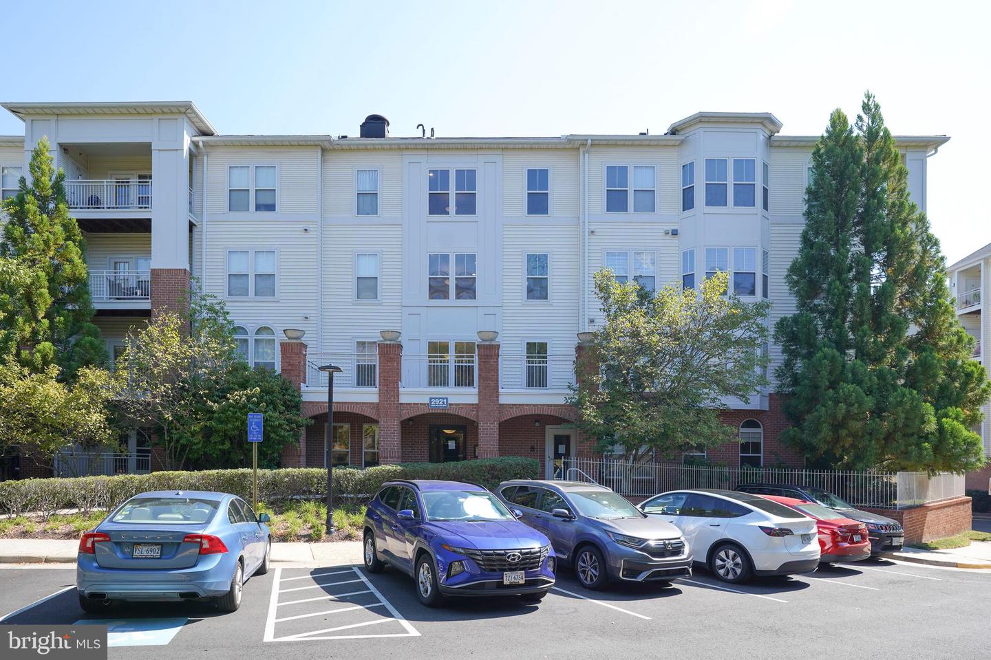 2921 DEER HOLLOW WAY #214, FAIRFAX, Virginia 22031, 2 Bedrooms Bedrooms, ,2 BathroomsBathrooms,Residential,For sale,2921 DEER HOLLOW WAY #214,VAFX2268354 MLS # VAFX2268354