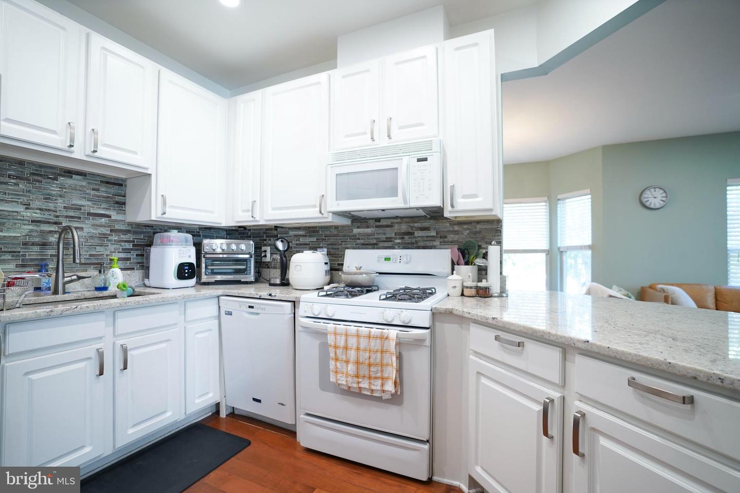 2921 DEER HOLLOW WAY #214, FAIRFAX, Virginia 22031, 2 Bedrooms Bedrooms, ,2 BathroomsBathrooms,Residential,For sale,2921 DEER HOLLOW WAY #214,VAFX2268354 MLS # VAFX2268354
