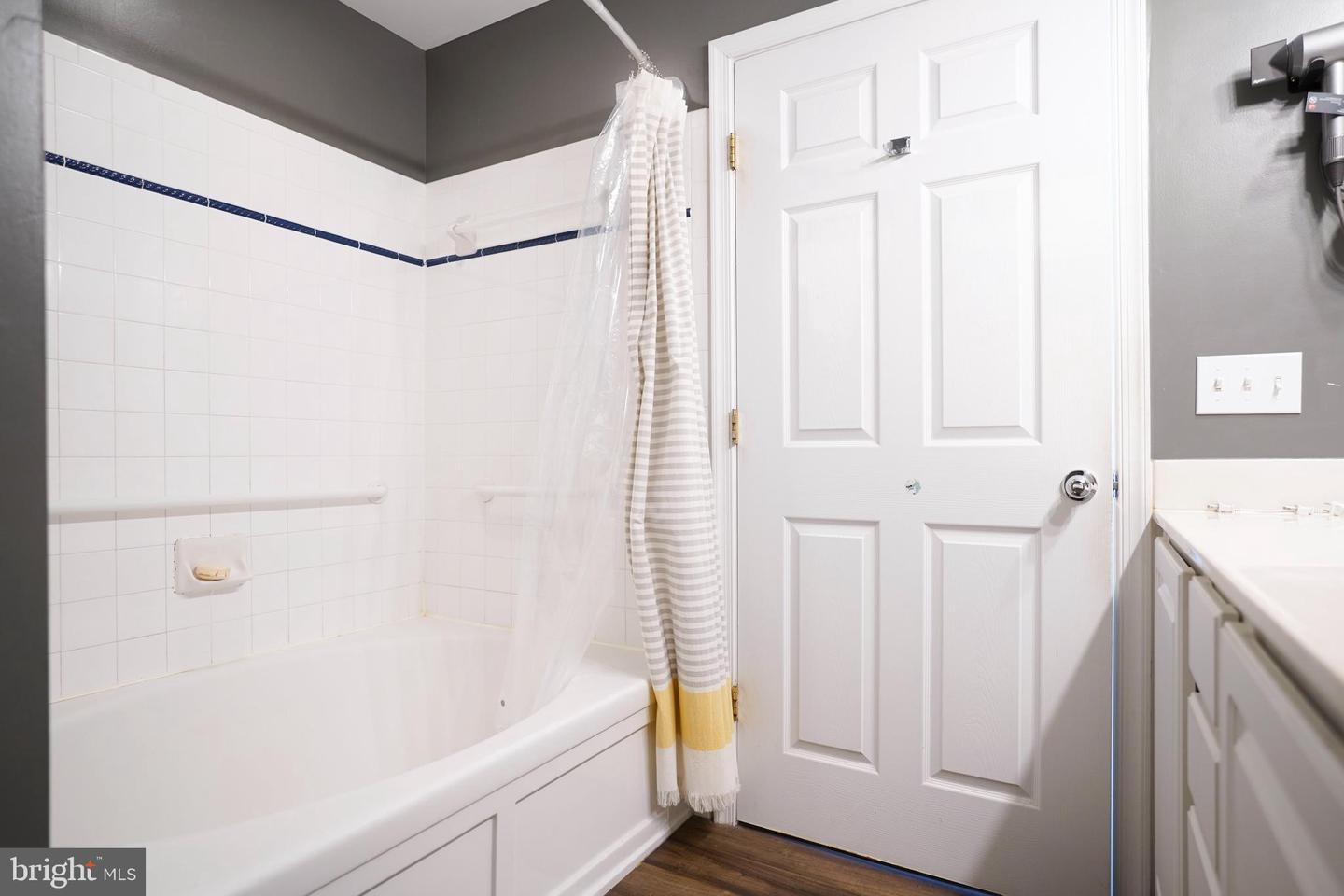 2921 DEER HOLLOW WAY #214, FAIRFAX, Virginia 22031, 2 Bedrooms Bedrooms, ,2 BathroomsBathrooms,Residential,For sale,2921 DEER HOLLOW WAY #214,VAFX2268354 MLS # VAFX2268354