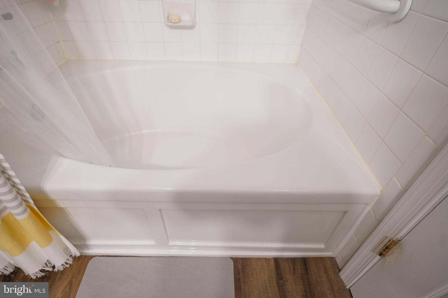 2921 DEER HOLLOW WAY #214, FAIRFAX, Virginia 22031, 2 Bedrooms Bedrooms, ,2 BathroomsBathrooms,Residential,For sale,2921 DEER HOLLOW WAY #214,VAFX2268354 MLS # VAFX2268354