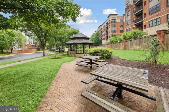 2921 DEER HOLLOW WAY #214, FAIRFAX, Virginia 22031, 2 Bedrooms Bedrooms, ,2 BathroomsBathrooms,Residential,For sale,2921 DEER HOLLOW WAY #214,VAFX2268354 MLS # VAFX2268354