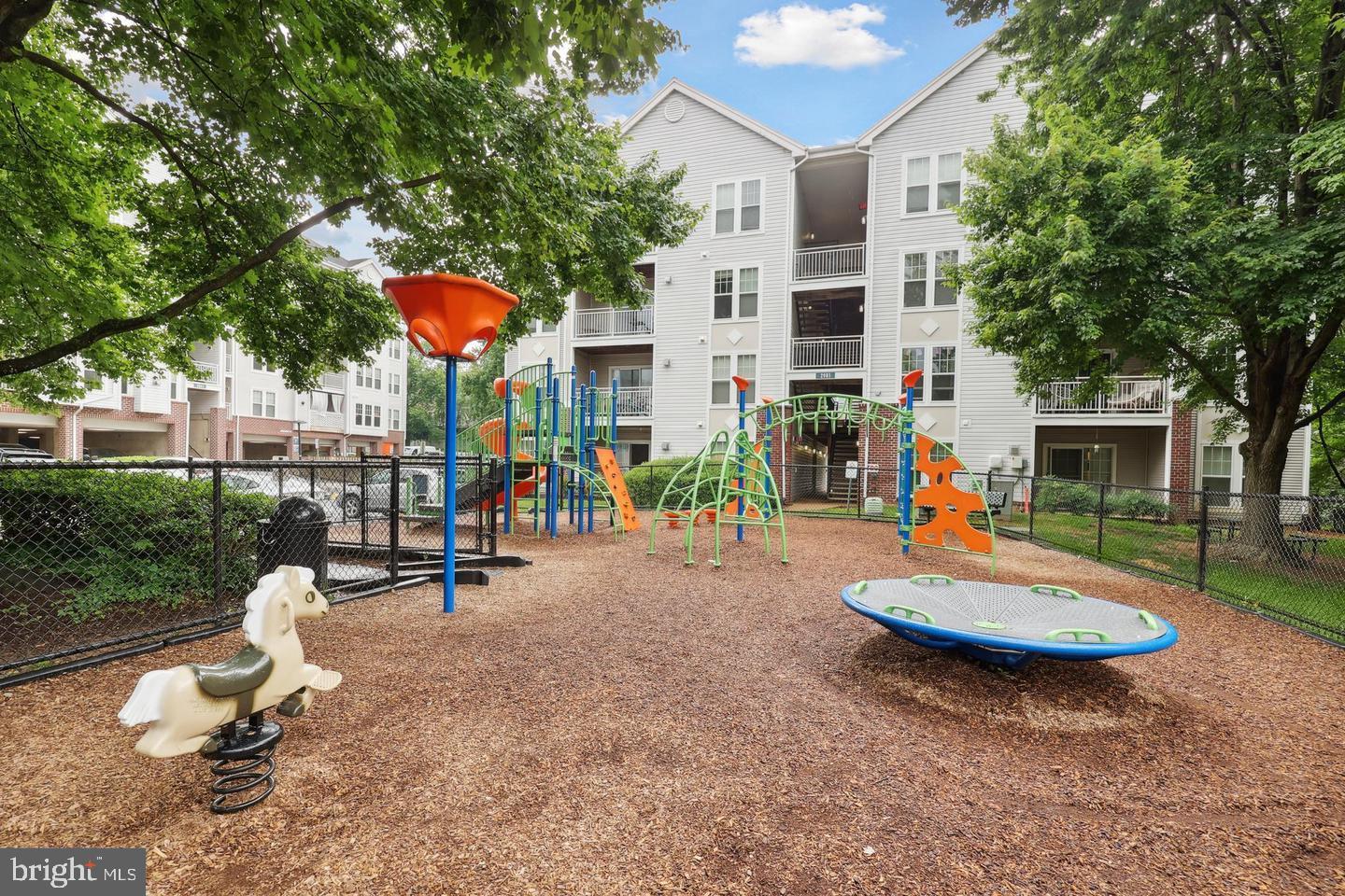2921 DEER HOLLOW WAY #214, FAIRFAX, Virginia 22031, 2 Bedrooms Bedrooms, ,2 BathroomsBathrooms,Residential,For sale,2921 DEER HOLLOW WAY #214,VAFX2268354 MLS # VAFX2268354