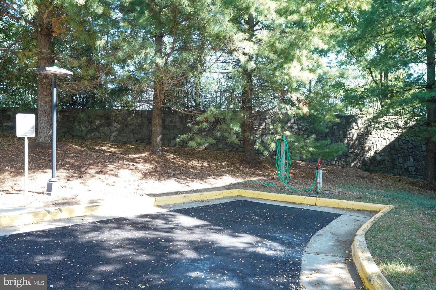 2921 DEER HOLLOW WAY #214, FAIRFAX, Virginia 22031, 2 Bedrooms Bedrooms, ,2 BathroomsBathrooms,Residential,For sale,2921 DEER HOLLOW WAY #214,VAFX2268354 MLS # VAFX2268354