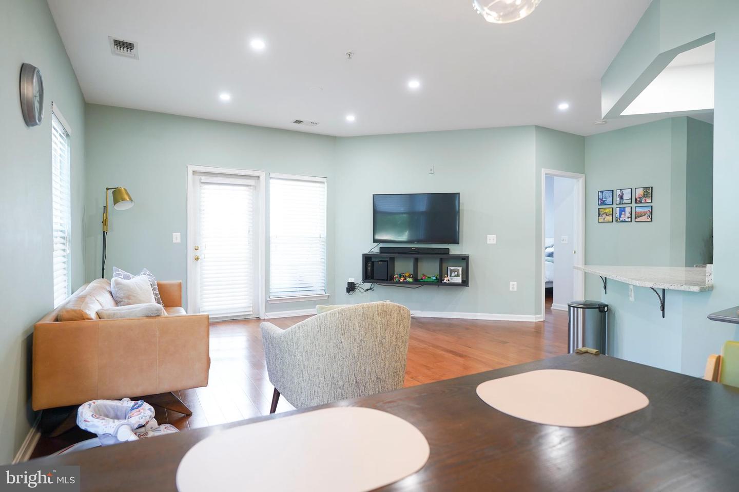 2921 DEER HOLLOW WAY #214, FAIRFAX, Virginia 22031, 2 Bedrooms Bedrooms, ,2 BathroomsBathrooms,Residential,For sale,2921 DEER HOLLOW WAY #214,VAFX2268354 MLS # VAFX2268354