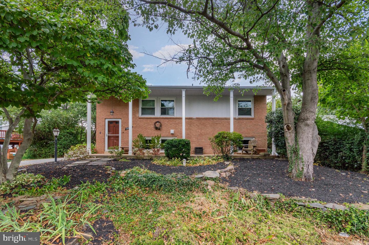 309 WILLIAMSBURG RD E, STERLING, Virginia 20164, 5 Bedrooms Bedrooms, 10 Rooms Rooms,2 BathroomsBathrooms,Residential,For sale,309 WILLIAMSBURG RD E,VALO2107308 MLS # VALO2107308