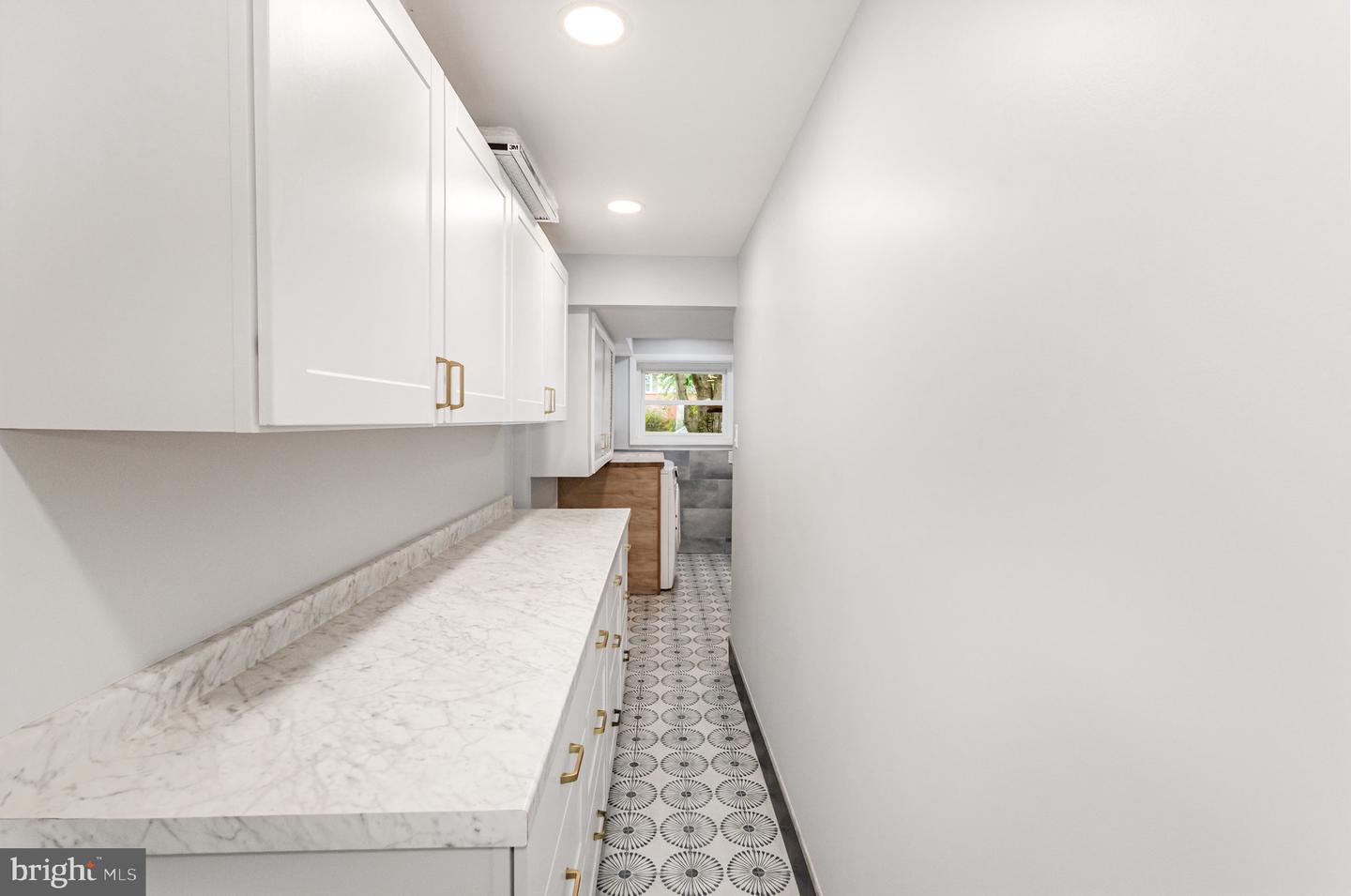 309 WILLIAMSBURG RD E, STERLING, Virginia 20164, 5 Bedrooms Bedrooms, 10 Rooms Rooms,2 BathroomsBathrooms,Residential,For sale,309 WILLIAMSBURG RD E,VALO2107308 MLS # VALO2107308