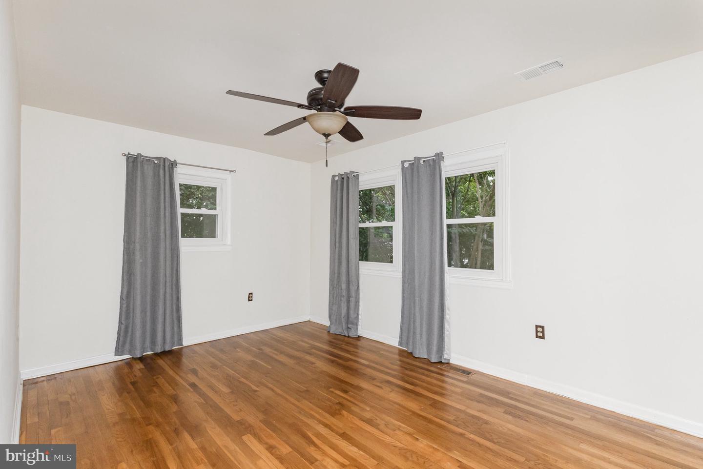 309 WILLIAMSBURG RD E, STERLING, Virginia 20164, 5 Bedrooms Bedrooms, 10 Rooms Rooms,2 BathroomsBathrooms,Residential,For sale,309 WILLIAMSBURG RD E,VALO2107308 MLS # VALO2107308