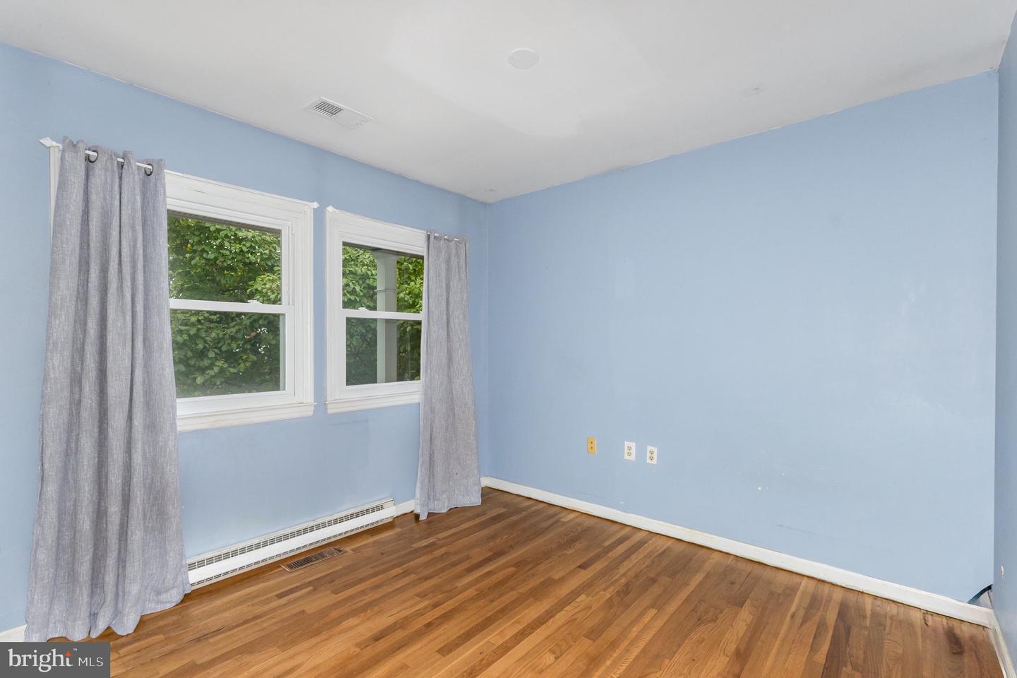 309 WILLIAMSBURG RD E, STERLING, Virginia 20164, 5 Bedrooms Bedrooms, 10 Rooms Rooms,2 BathroomsBathrooms,Residential,For sale,309 WILLIAMSBURG RD E,VALO2107308 MLS # VALO2107308