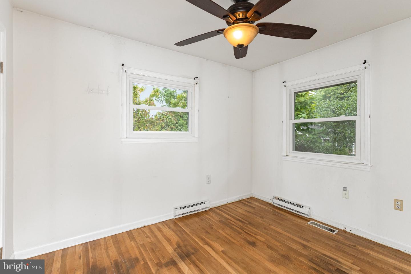 309 WILLIAMSBURG RD E, STERLING, Virginia 20164, 5 Bedrooms Bedrooms, 10 Rooms Rooms,2 BathroomsBathrooms,Residential,For sale,309 WILLIAMSBURG RD E,VALO2107308 MLS # VALO2107308