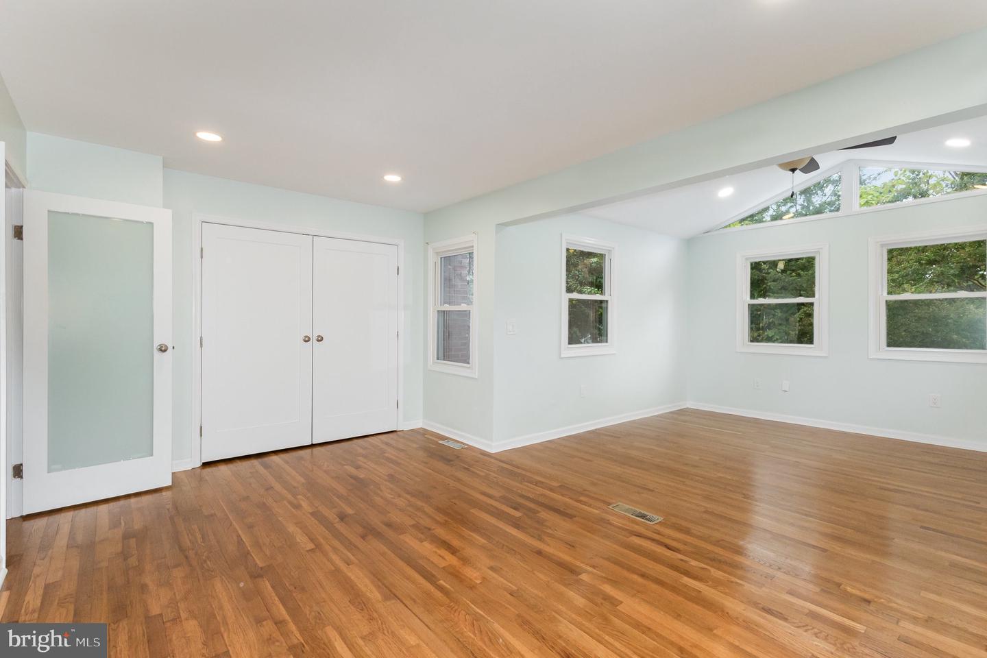 309 WILLIAMSBURG RD E, STERLING, Virginia 20164, 5 Bedrooms Bedrooms, 10 Rooms Rooms,2 BathroomsBathrooms,Residential,For sale,309 WILLIAMSBURG RD E,VALO2107308 MLS # VALO2107308