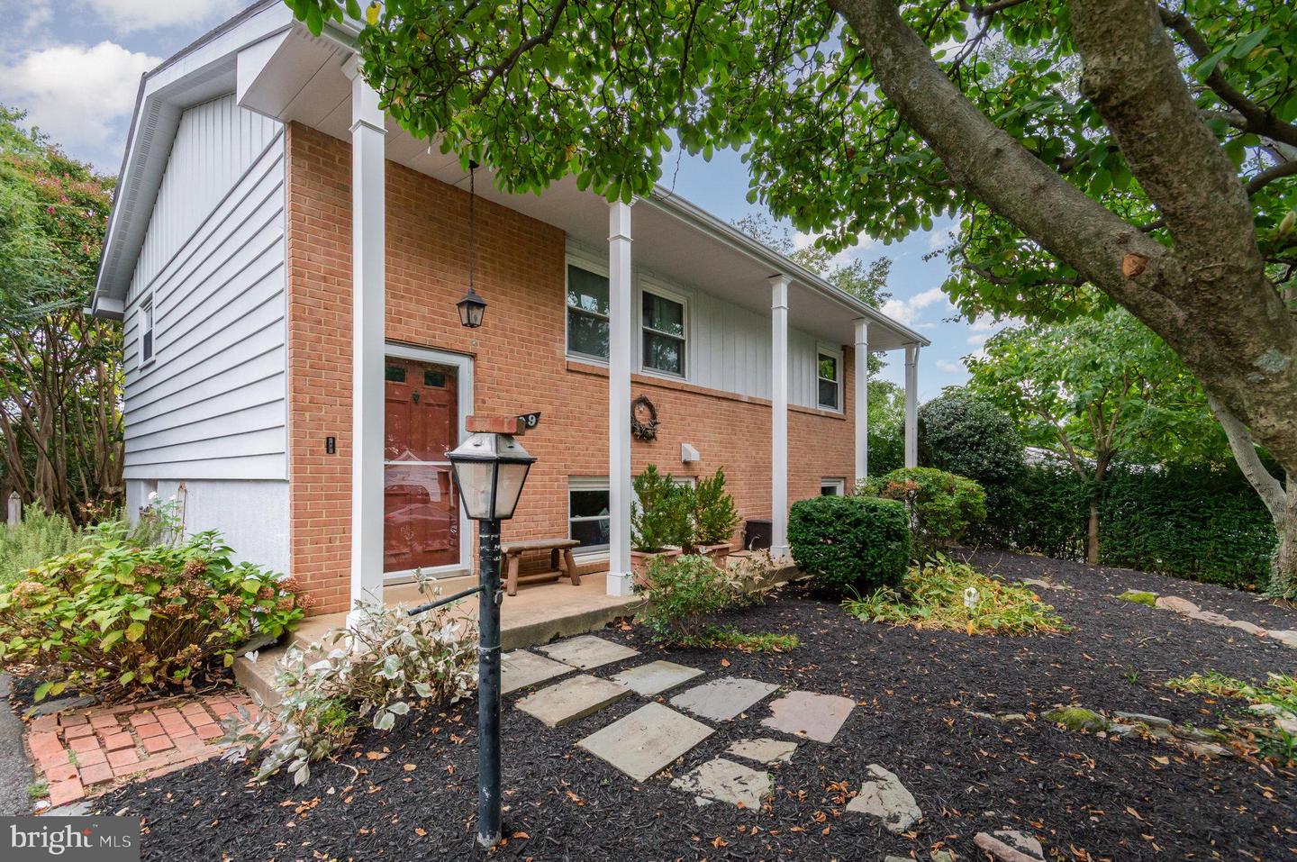 309 WILLIAMSBURG RD E, STERLING, Virginia 20164, 5 Bedrooms Bedrooms, 10 Rooms Rooms,2 BathroomsBathrooms,Residential,For sale,309 WILLIAMSBURG RD E,VALO2107308 MLS # VALO2107308