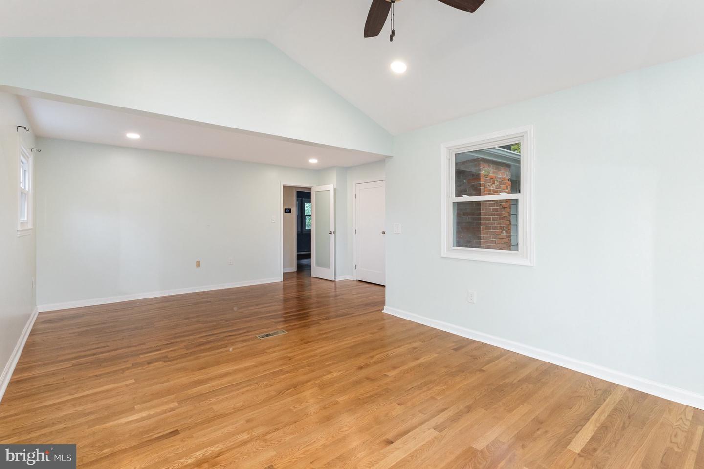 309 WILLIAMSBURG RD E, STERLING, Virginia 20164, 5 Bedrooms Bedrooms, 10 Rooms Rooms,2 BathroomsBathrooms,Residential,For sale,309 WILLIAMSBURG RD E,VALO2107308 MLS # VALO2107308