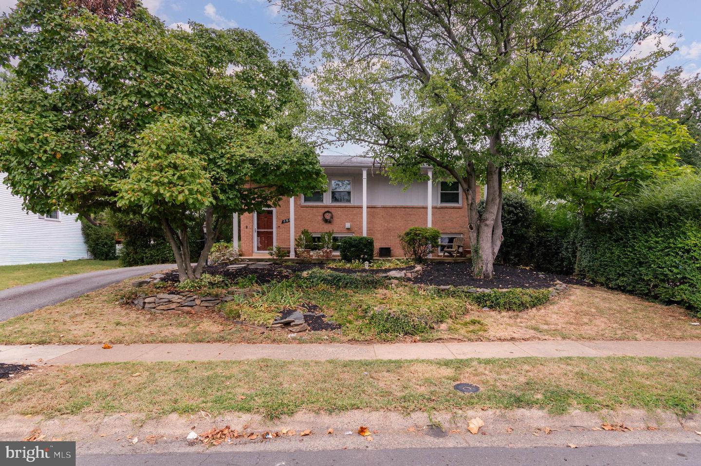 309 WILLIAMSBURG RD E, STERLING, Virginia 20164, 5 Bedrooms Bedrooms, 10 Rooms Rooms,2 BathroomsBathrooms,Residential,For sale,309 WILLIAMSBURG RD E,VALO2107308 MLS # VALO2107308
