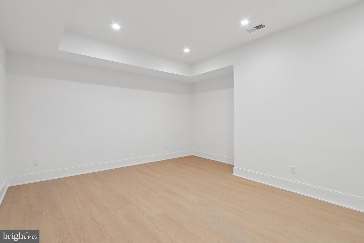 1039 HARRIMAN ST, GREAT FALLS, Virginia 22066, 5 Bedrooms Bedrooms, 26 Rooms Rooms,6 BathroomsBathrooms,Residential,For sale,1039 HARRIMAN ST,VAFX2268562 MLS # VAFX2268562