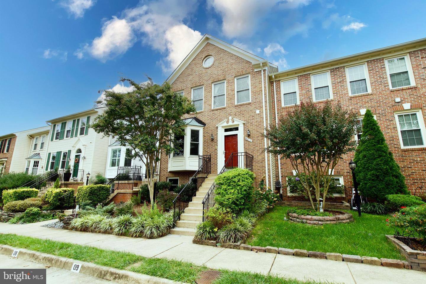 6211 GLENSHIRE ROW, ALEXANDRIA, Virginia 22315, 3 Bedrooms Bedrooms, ,3 BathroomsBathrooms,Residential,For sale,6211 GLENSHIRE ROW,VAFX2269416 MLS # VAFX2269416