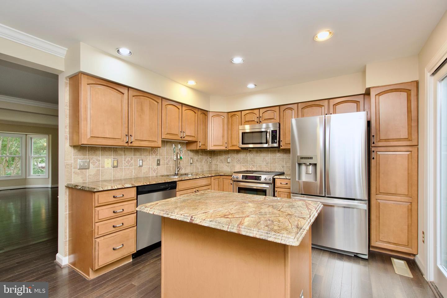 6211 GLENSHIRE ROW, ALEXANDRIA, Virginia 22315, 3 Bedrooms Bedrooms, ,3 BathroomsBathrooms,Residential,For sale,6211 GLENSHIRE ROW,VAFX2269416 MLS # VAFX2269416