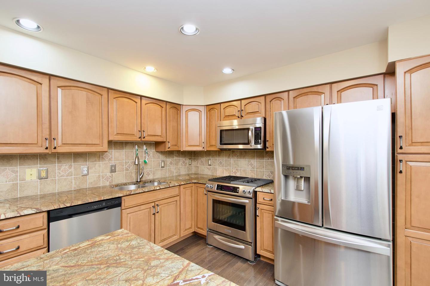 6211 GLENSHIRE ROW, ALEXANDRIA, Virginia 22315, 3 Bedrooms Bedrooms, ,3 BathroomsBathrooms,Residential,For sale,6211 GLENSHIRE ROW,VAFX2269416 MLS # VAFX2269416