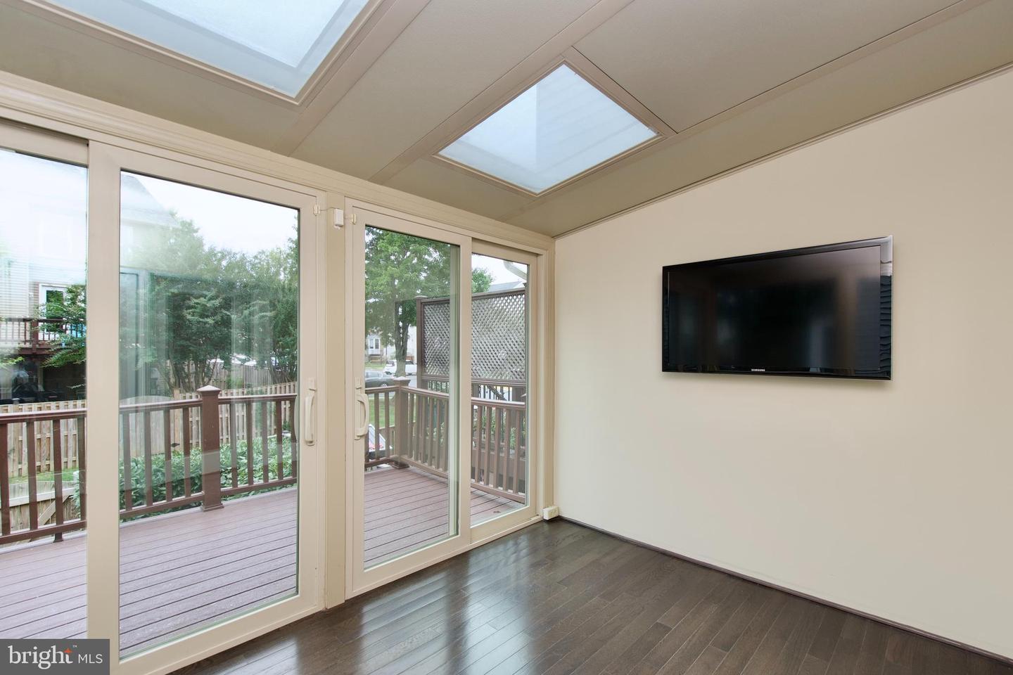 6211 GLENSHIRE ROW, ALEXANDRIA, Virginia 22315, 3 Bedrooms Bedrooms, ,3 BathroomsBathrooms,Residential,For sale,6211 GLENSHIRE ROW,VAFX2269416 MLS # VAFX2269416