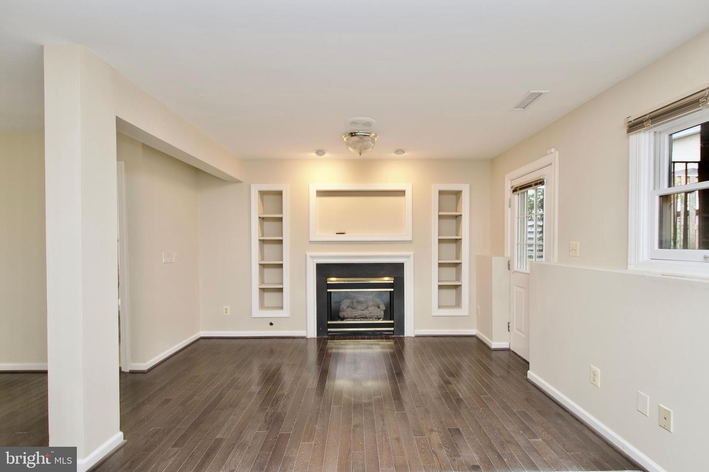 6211 GLENSHIRE ROW, ALEXANDRIA, Virginia 22315, 3 Bedrooms Bedrooms, ,3 BathroomsBathrooms,Residential,For sale,6211 GLENSHIRE ROW,VAFX2269416 MLS # VAFX2269416