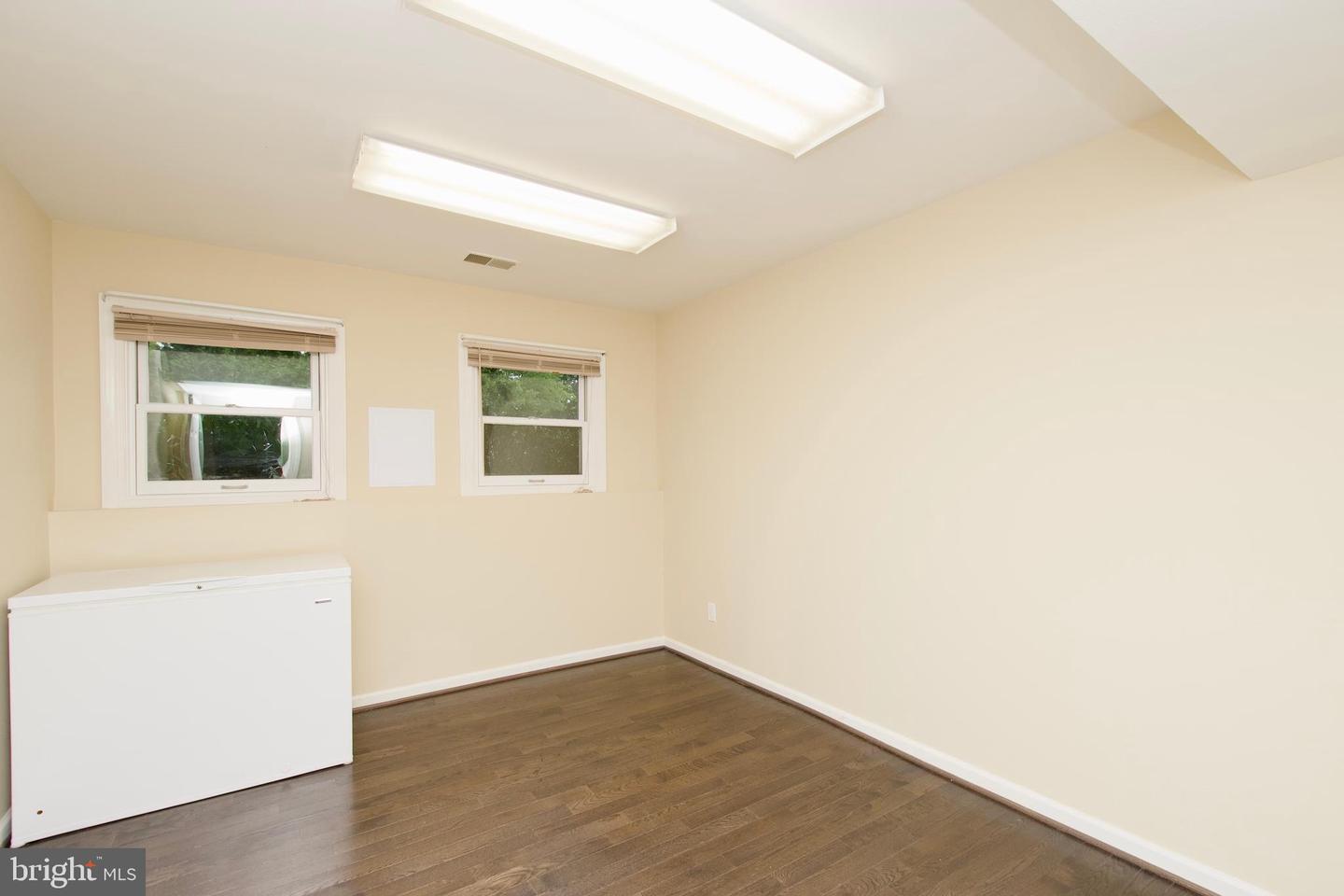 6211 GLENSHIRE ROW, ALEXANDRIA, Virginia 22315, 3 Bedrooms Bedrooms, ,3 BathroomsBathrooms,Residential,For sale,6211 GLENSHIRE ROW,VAFX2269416 MLS # VAFX2269416