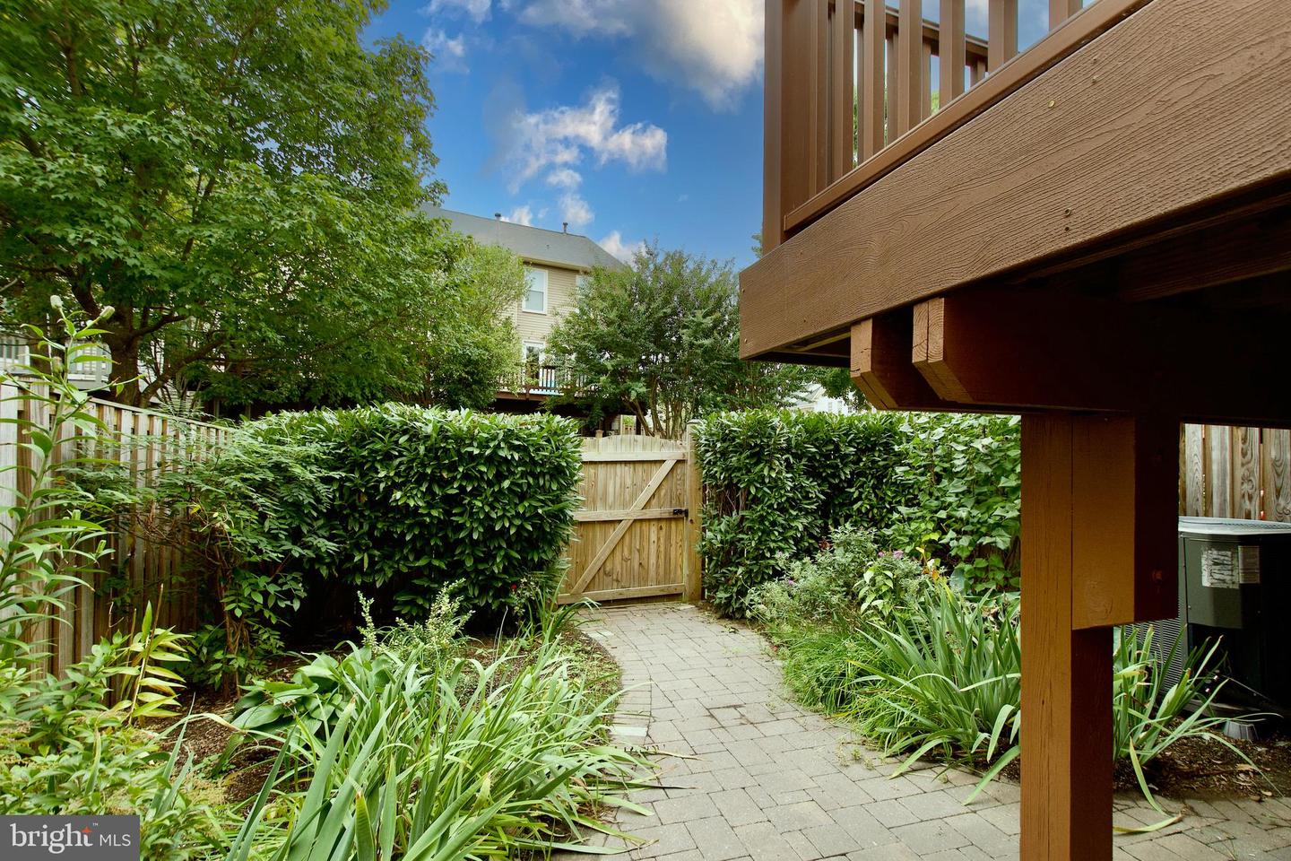 6211 GLENSHIRE ROW, ALEXANDRIA, Virginia 22315, 3 Bedrooms Bedrooms, ,3 BathroomsBathrooms,Residential,For sale,6211 GLENSHIRE ROW,VAFX2269416 MLS # VAFX2269416