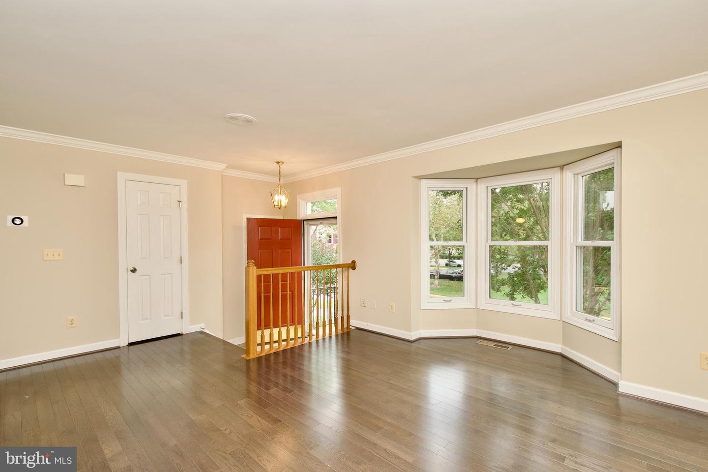 6211 GLENSHIRE ROW, ALEXANDRIA, Virginia 22315, 3 Bedrooms Bedrooms, ,3 BathroomsBathrooms,Residential,For sale,6211 GLENSHIRE ROW,VAFX2269416 MLS # VAFX2269416