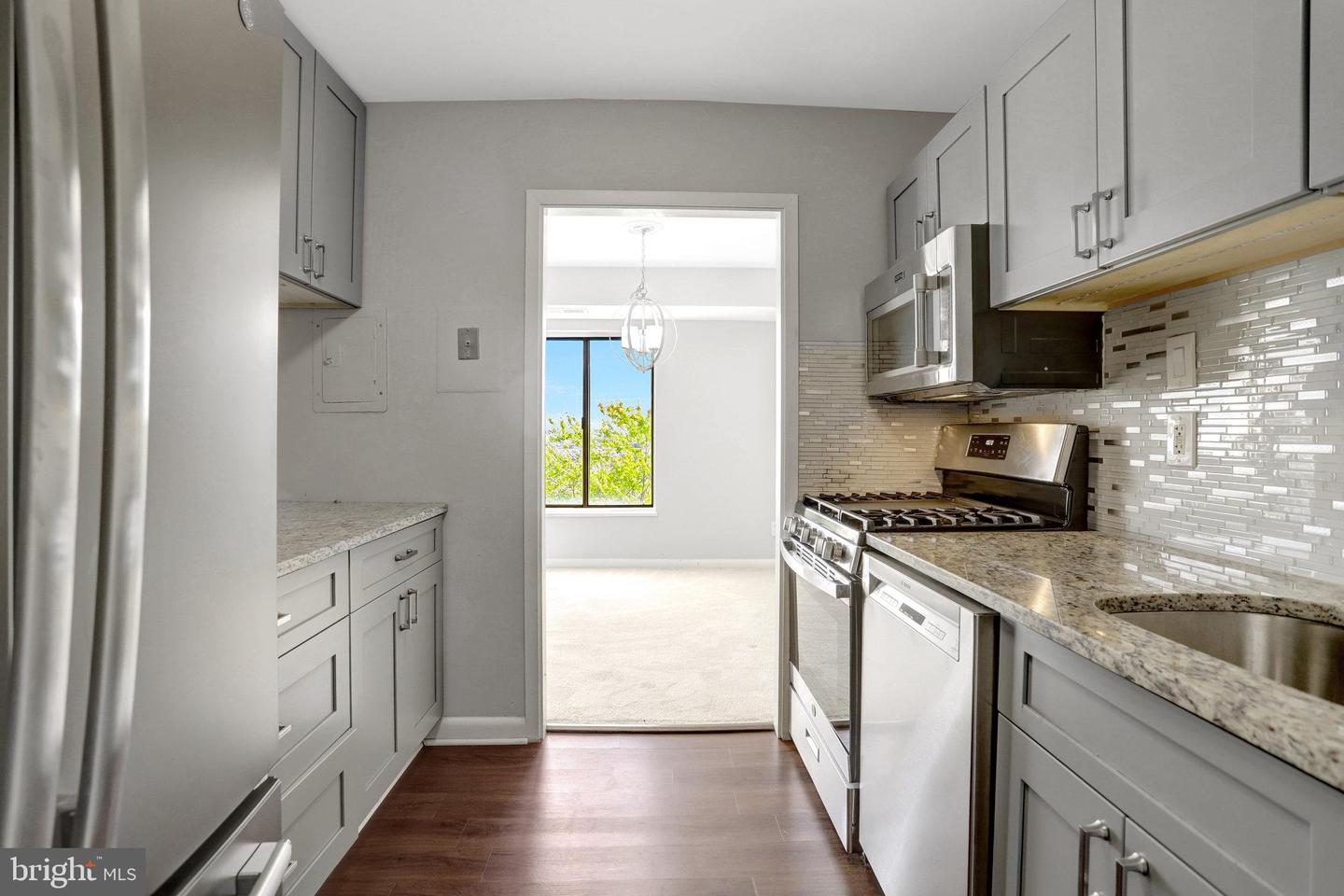 6001 ARLINGTON BLVD #821, FALLS CHURCH, Virginia 22044, 2 Bedrooms Bedrooms, ,1 BathroomBathrooms,Residential,For sale,6001 ARLINGTON BLVD #821,VAFX2269586 MLS # VAFX2269586