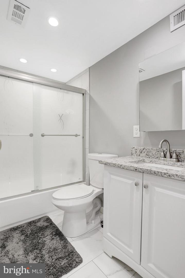 6001 ARLINGTON BLVD #821, FALLS CHURCH, Virginia 22044, 2 Bedrooms Bedrooms, ,1 BathroomBathrooms,Residential,For sale,6001 ARLINGTON BLVD #821,VAFX2269586 MLS # VAFX2269586