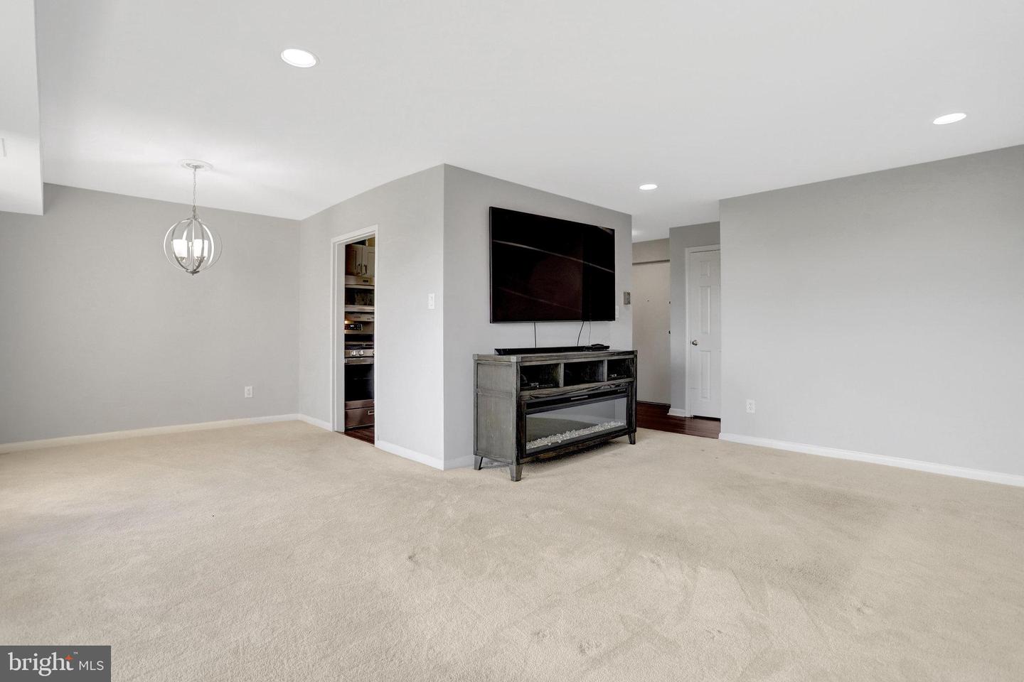 6001 ARLINGTON BLVD #821, FALLS CHURCH, Virginia 22044, 2 Bedrooms Bedrooms, ,1 BathroomBathrooms,Residential,For sale,6001 ARLINGTON BLVD #821,VAFX2269586 MLS # VAFX2269586