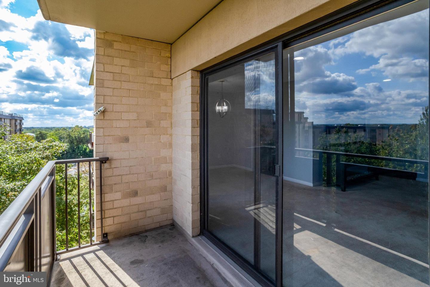 6001 ARLINGTON BLVD #821, FALLS CHURCH, Virginia 22044, 2 Bedrooms Bedrooms, ,1 BathroomBathrooms,Residential,For sale,6001 ARLINGTON BLVD #821,VAFX2269586 MLS # VAFX2269586