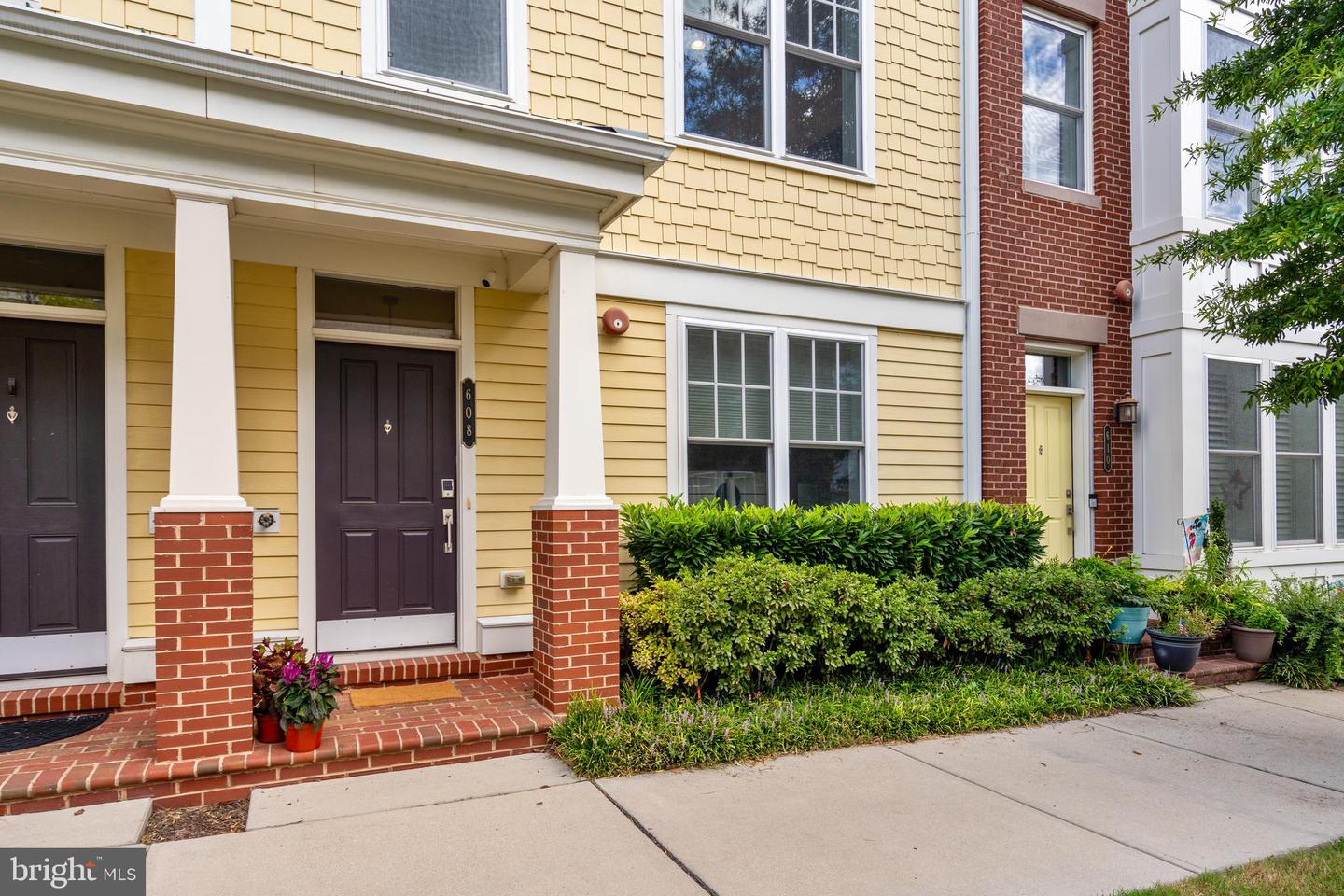 608 E ALEXANDRIA AVE, ALEXANDRIA, Virginia 22301, 3 Bedrooms Bedrooms, ,3 BathroomsBathrooms,Residential,For sale,608 E ALEXANDRIA AVE,VAAX2050300 MLS # VAAX2050300
