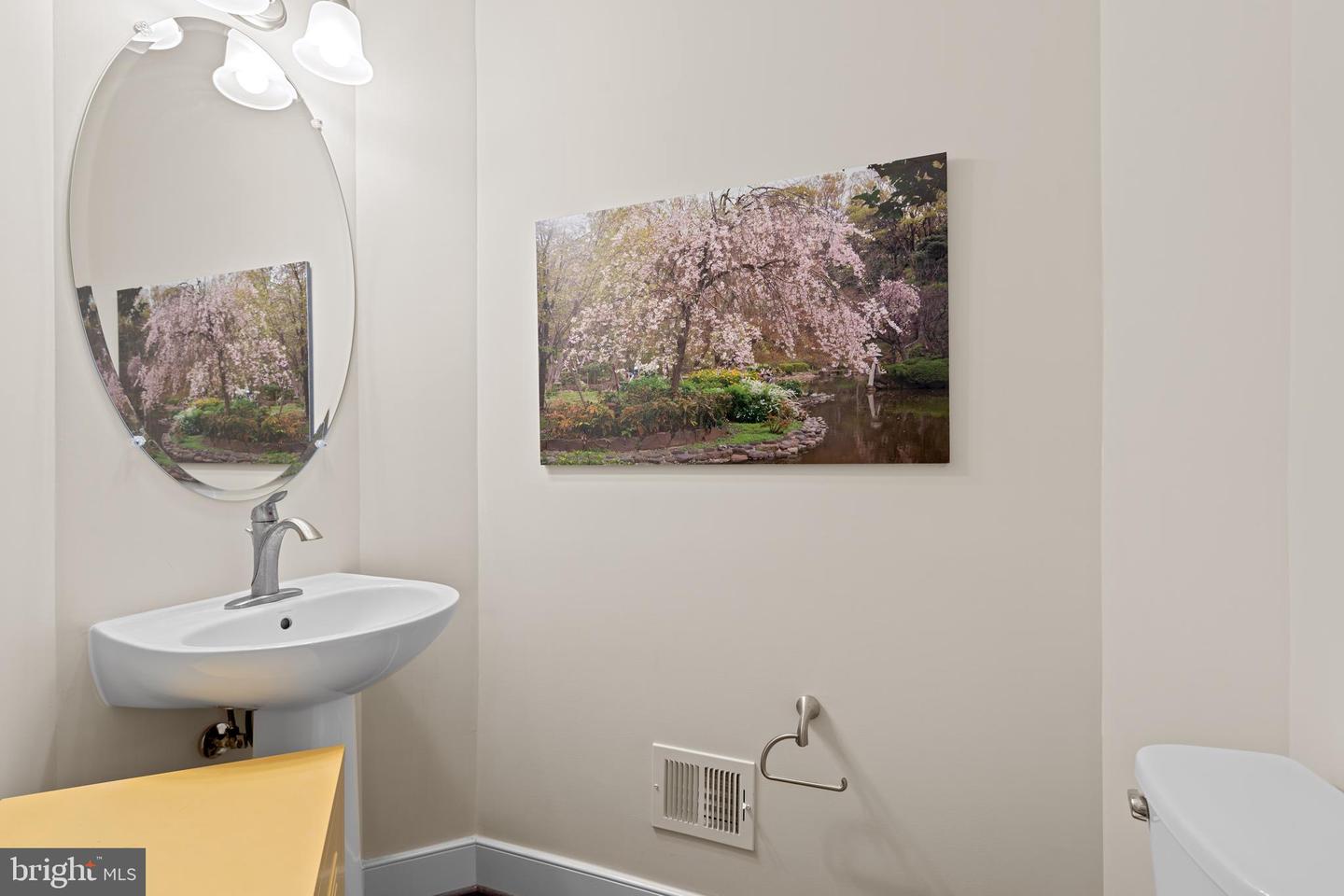 608 E ALEXANDRIA AVE, ALEXANDRIA, Virginia 22301, 3 Bedrooms Bedrooms, ,3 BathroomsBathrooms,Residential,For sale,608 E ALEXANDRIA AVE,VAAX2050300 MLS # VAAX2050300