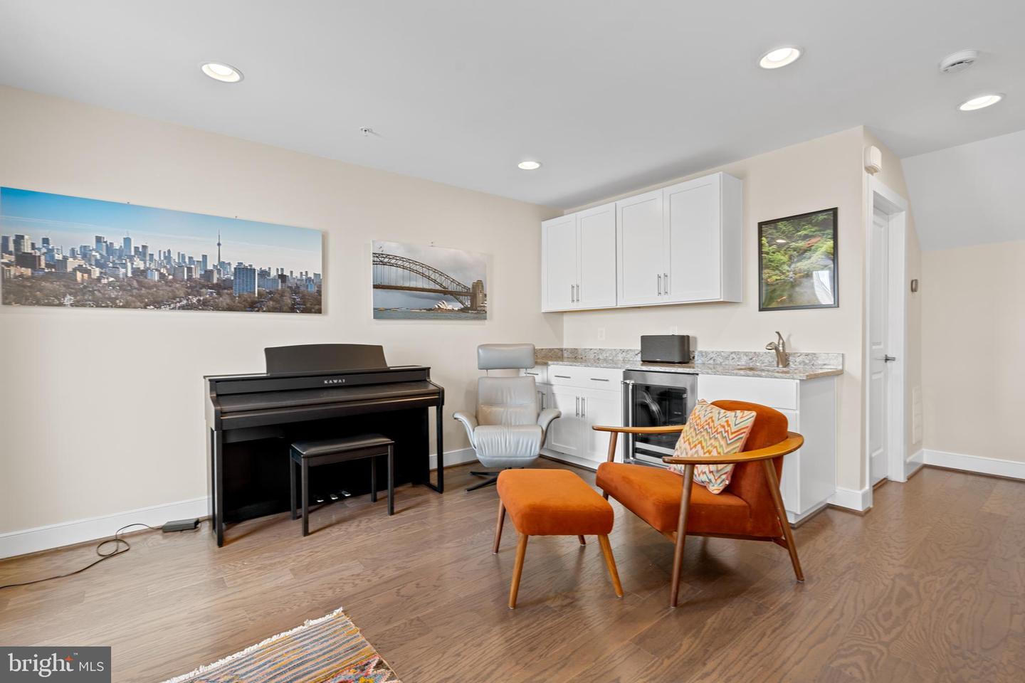 608 E ALEXANDRIA AVE, ALEXANDRIA, Virginia 22301, 3 Bedrooms Bedrooms, ,3 BathroomsBathrooms,Residential,For sale,608 E ALEXANDRIA AVE,VAAX2050300 MLS # VAAX2050300