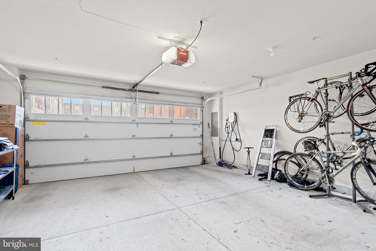 608 E ALEXANDRIA AVE, ALEXANDRIA, Virginia 22301, 3 Bedrooms Bedrooms, ,3 BathroomsBathrooms,Residential,For sale,608 E ALEXANDRIA AVE,VAAX2050300 MLS # VAAX2050300