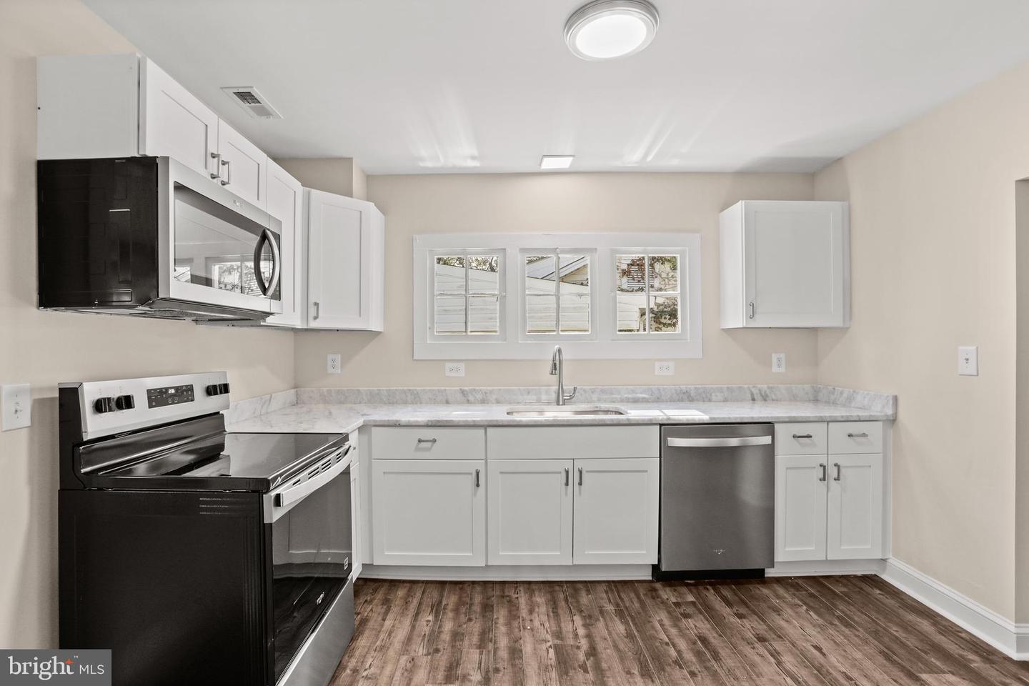 1212 LOSSING AVE, COLONIAL BEACH, Virginia 22443, 3 Bedrooms Bedrooms, 9 Rooms Rooms,2 BathroomsBathrooms,Residential,For sale,1212 LOSSING AVE,VAWE2009834 MLS # VAWE2009834