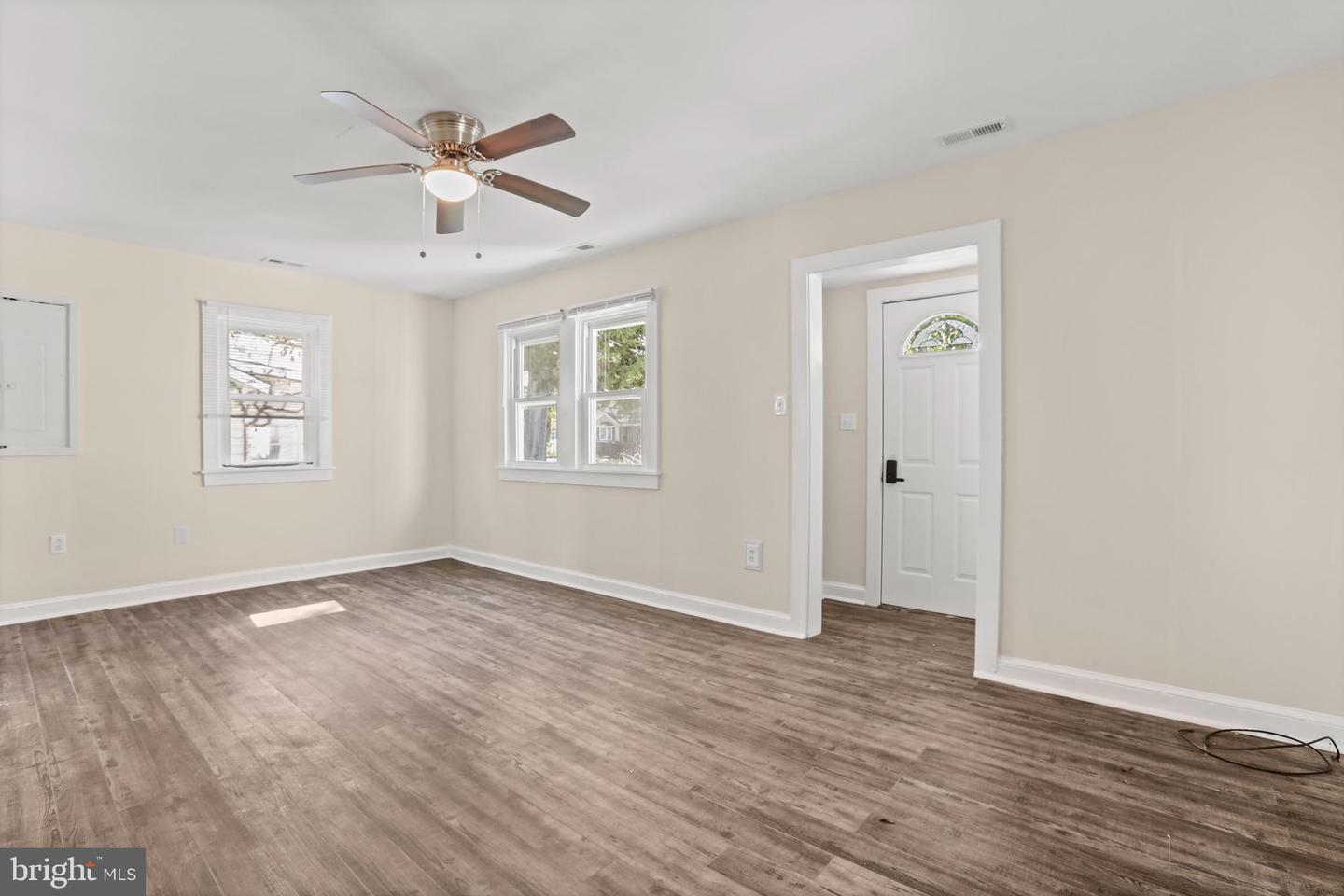 1212 LOSSING AVE, COLONIAL BEACH, Virginia 22443, 3 Bedrooms Bedrooms, 9 Rooms Rooms,2 BathroomsBathrooms,Residential,For sale,1212 LOSSING AVE,VAWE2009834 MLS # VAWE2009834