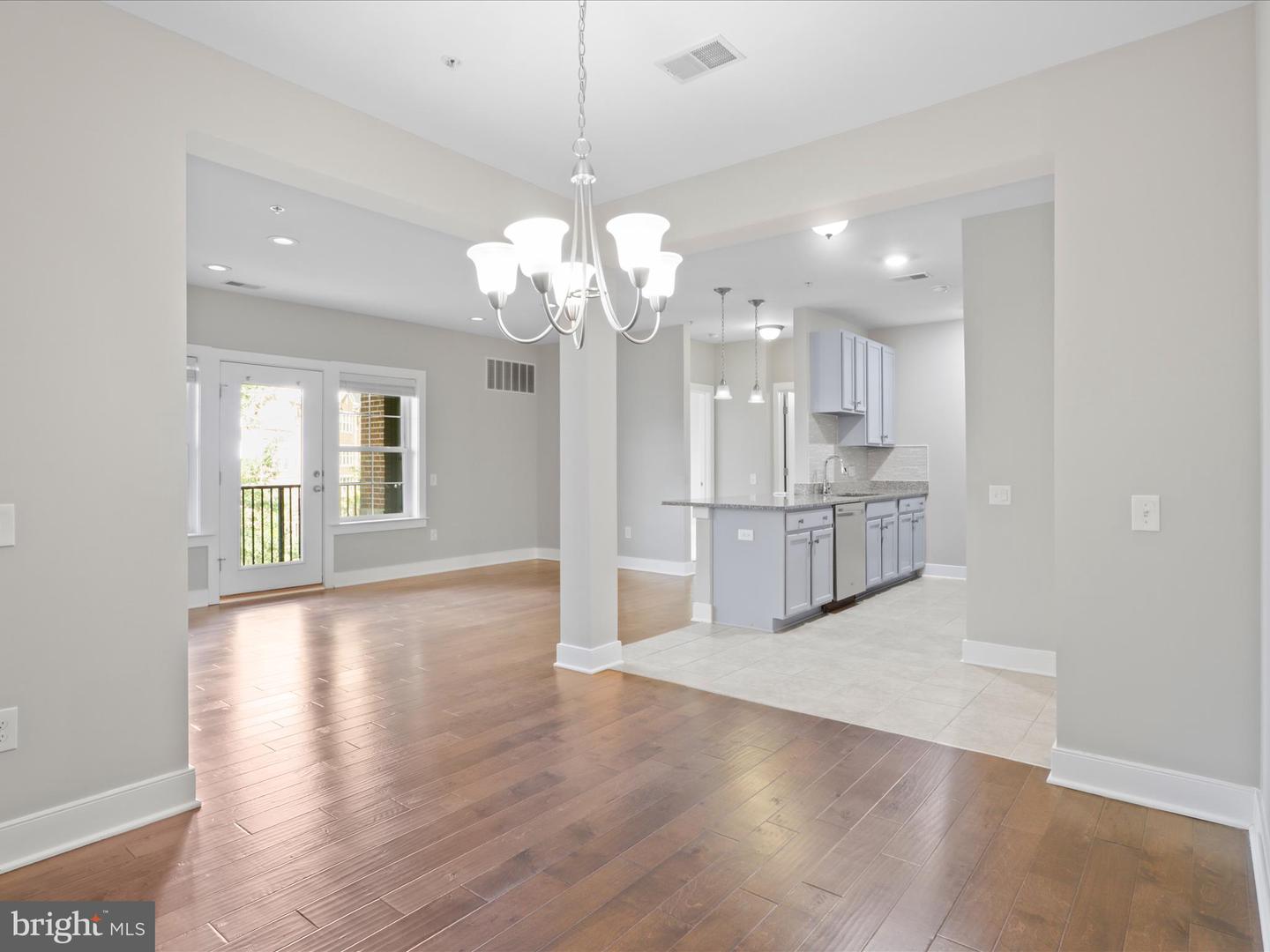 9521 BASTILLE ST #207, FAIRFAX, Virginia 22031, 2 Bedrooms Bedrooms, ,2 BathroomsBathrooms,Residential,For sale,9521 BASTILLE ST #207,VAFX2269550 MLS # VAFX2269550