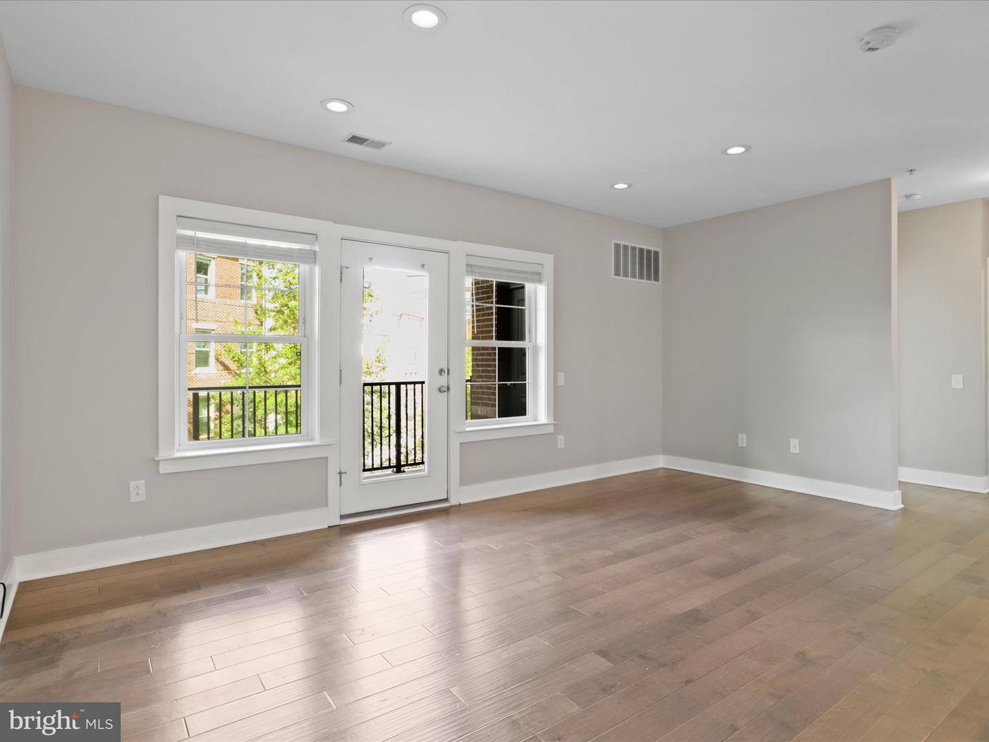 9521 BASTILLE ST #207, FAIRFAX, Virginia 22031, 2 Bedrooms Bedrooms, ,2 BathroomsBathrooms,Residential,For sale,9521 BASTILLE ST #207,VAFX2269550 MLS # VAFX2269550
