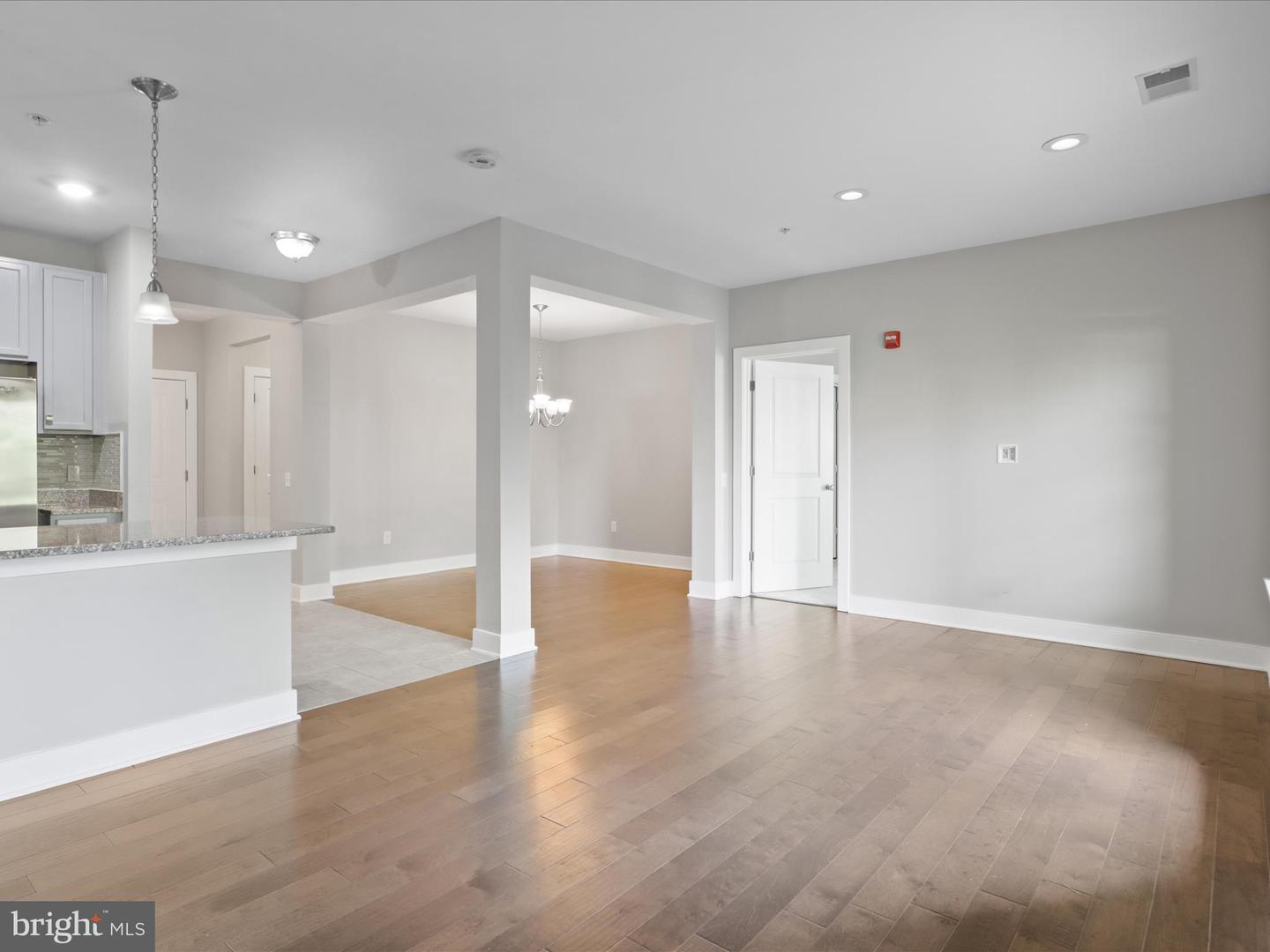 9521 BASTILLE ST #207, FAIRFAX, Virginia 22031, 2 Bedrooms Bedrooms, ,2 BathroomsBathrooms,Residential,For sale,9521 BASTILLE ST #207,VAFX2269550 MLS # VAFX2269550