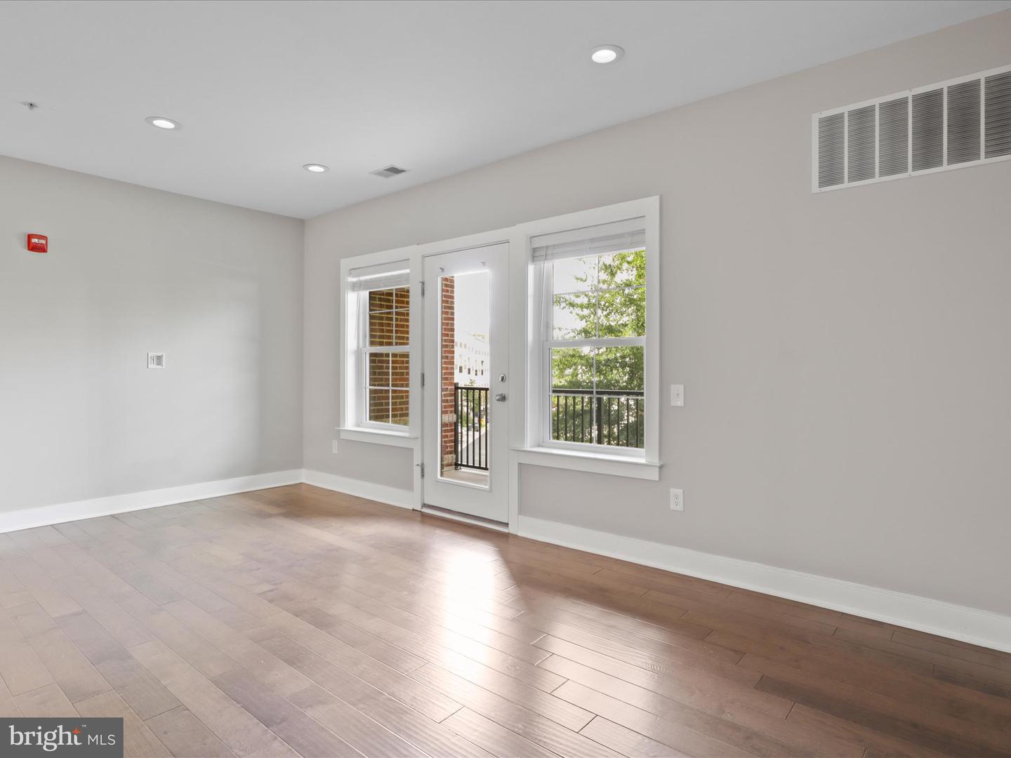 9521 BASTILLE ST #207, FAIRFAX, Virginia 22031, 2 Bedrooms Bedrooms, ,2 BathroomsBathrooms,Residential,For sale,9521 BASTILLE ST #207,VAFX2269550 MLS # VAFX2269550