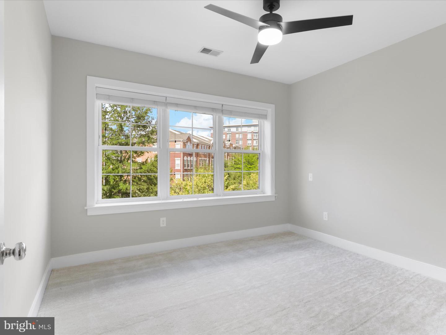 9521 BASTILLE ST #207, FAIRFAX, Virginia 22031, 2 Bedrooms Bedrooms, ,2 BathroomsBathrooms,Residential,For sale,9521 BASTILLE ST #207,VAFX2269550 MLS # VAFX2269550