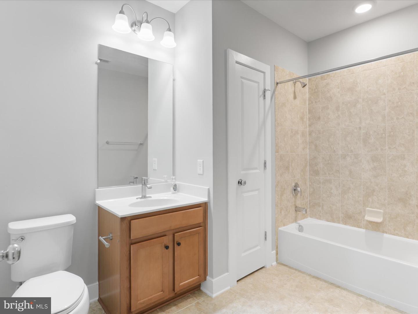 9521 BASTILLE ST #207, FAIRFAX, Virginia 22031, 2 Bedrooms Bedrooms, ,2 BathroomsBathrooms,Residential,For sale,9521 BASTILLE ST #207,VAFX2269550 MLS # VAFX2269550