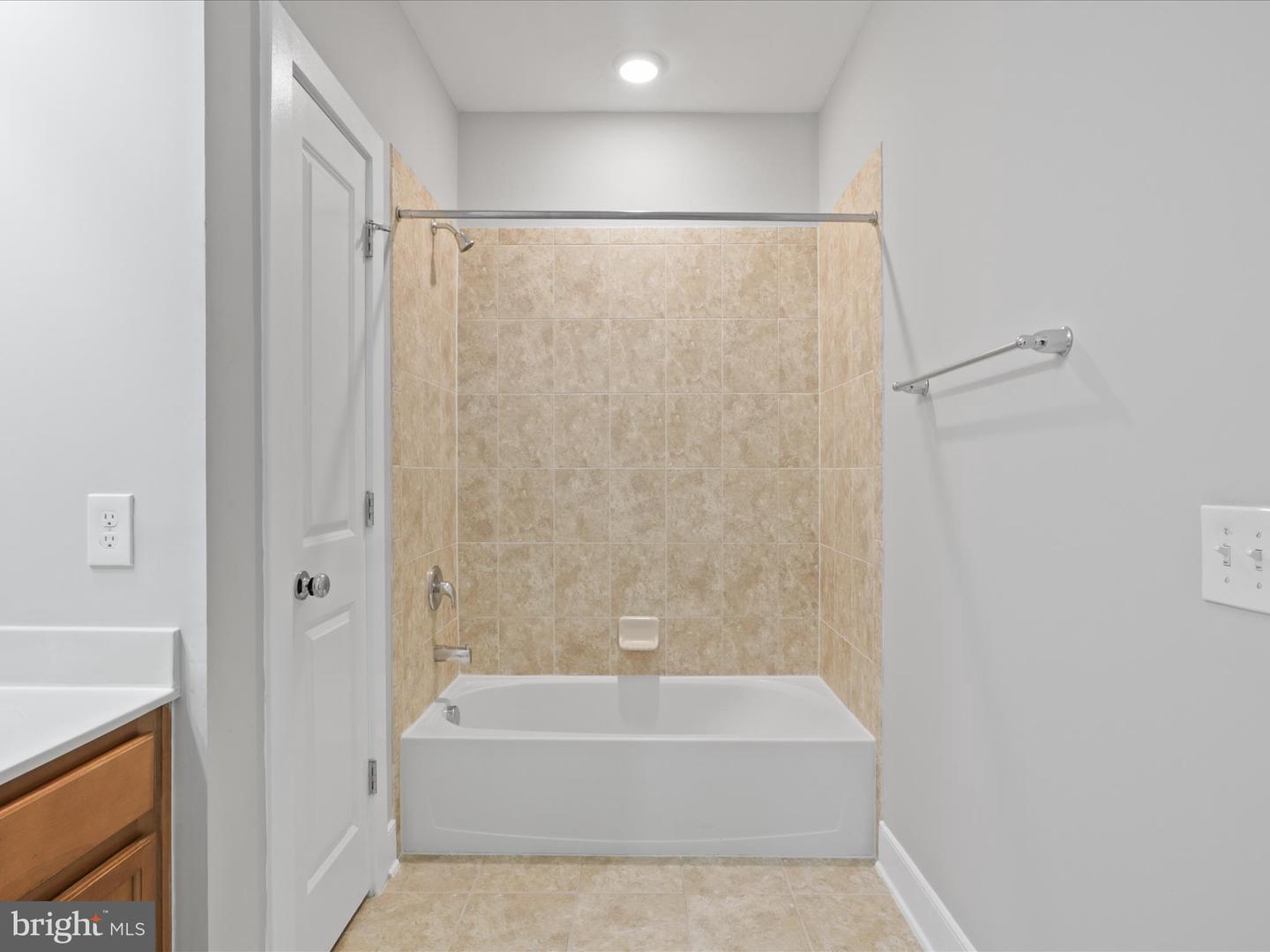 9521 BASTILLE ST #207, FAIRFAX, Virginia 22031, 2 Bedrooms Bedrooms, ,2 BathroomsBathrooms,Residential,For sale,9521 BASTILLE ST #207,VAFX2269550 MLS # VAFX2269550