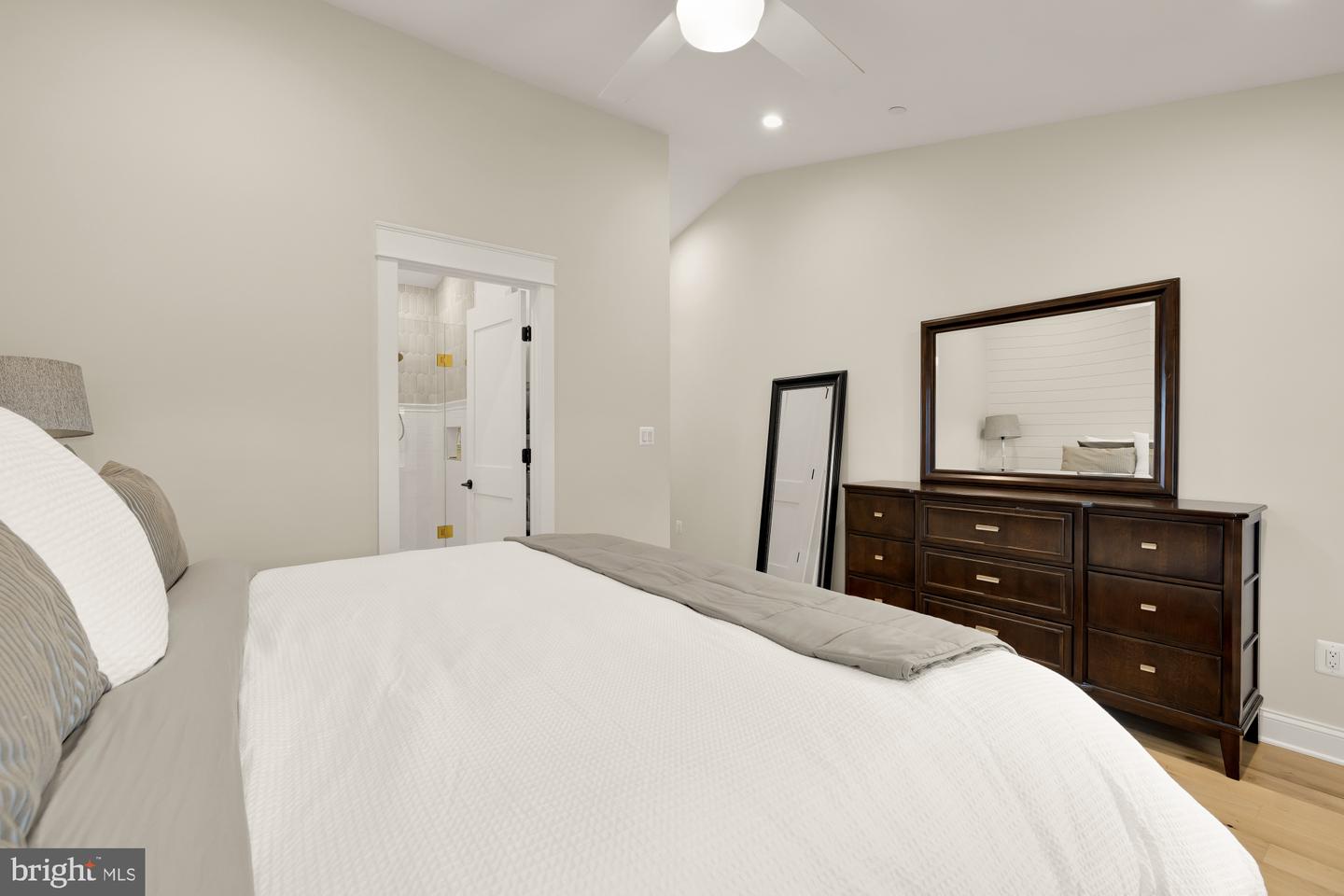 217 16TH ST NE #1, WASHINGTON, District Of Columbia 20002, 2 Bedrooms Bedrooms, ,2 BathroomsBathrooms,Residential,For sale,217 16TH ST NE #1,DCDC2224756 MLS # DCDC2224756