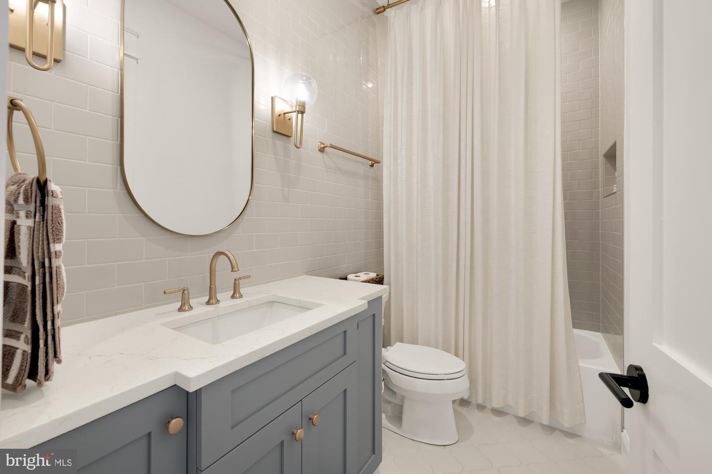 217 16TH ST NE #1, WASHINGTON, District Of Columbia 20002, 2 Bedrooms Bedrooms, ,2 BathroomsBathrooms,Residential,For sale,217 16TH ST NE #1,DCDC2224756 MLS # DCDC2224756