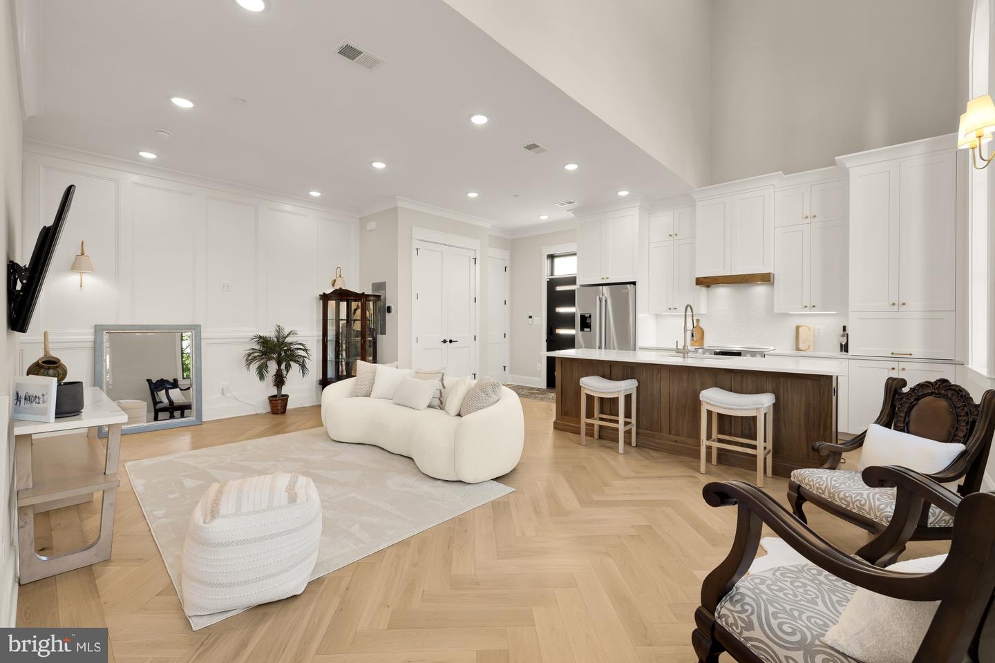 217 16TH ST NE #1, WASHINGTON, District Of Columbia 20002, 2 Bedrooms Bedrooms, ,2 BathroomsBathrooms,Residential,For sale,217 16TH ST NE #1,DCDC2224756 MLS # DCDC2224756