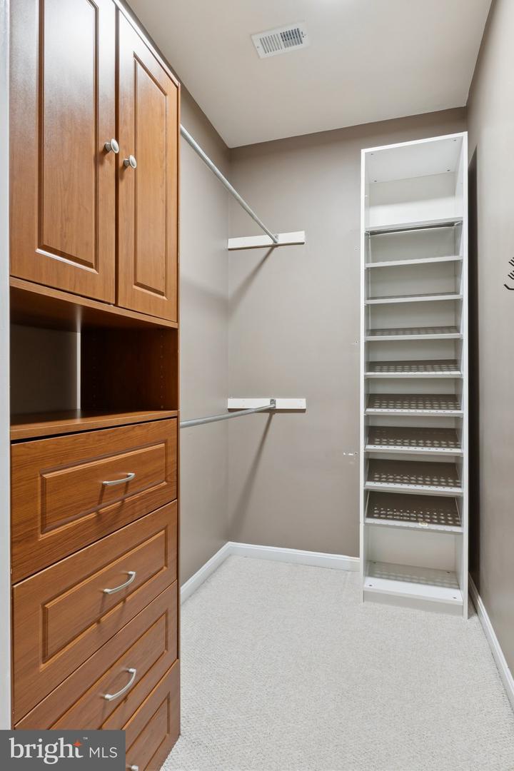 2665 PROSPERITY AVE #111, FAIRFAX, Virginia 22031, 2 Bedrooms Bedrooms, ,2 BathroomsBathrooms,Residential,For sale,2665 PROSPERITY AVE #111,VAFX2269930 MLS # VAFX2269930
