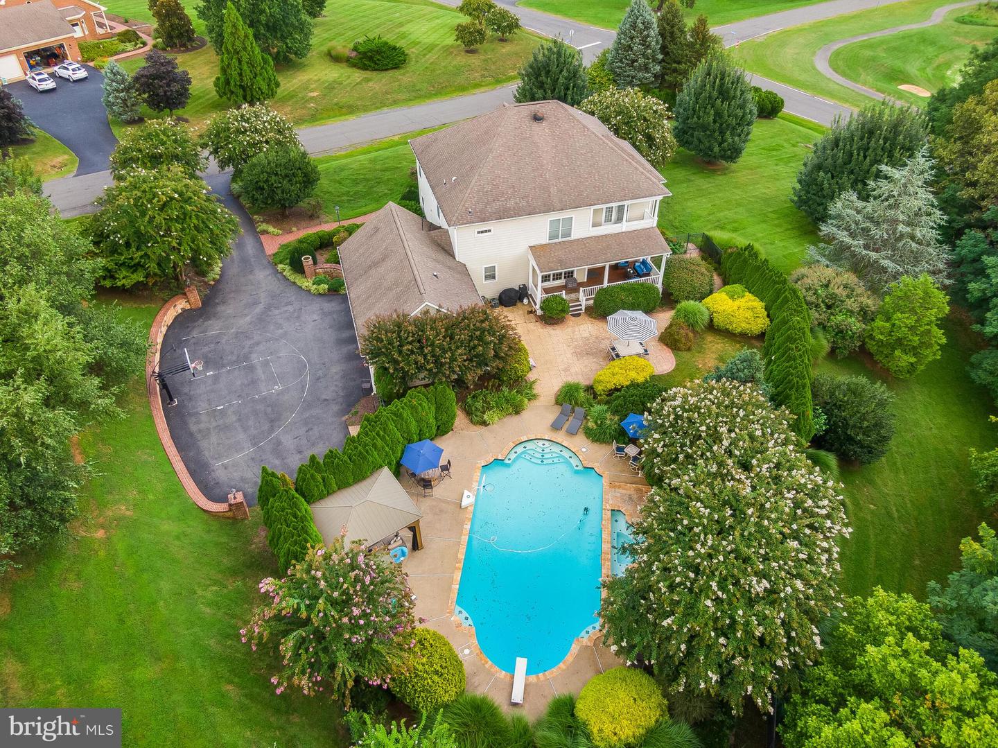 35191 DORNOCH CT, ROUND HILL, Virginia 20141, 5 Bedrooms Bedrooms, ,4 BathroomsBathrooms,Residential,For sale,35191 DORNOCH CT,VALO2107878 MLS # VALO2107878
